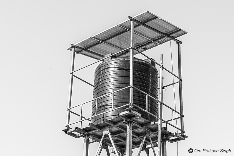 A solar-powered SVS that lacks facility for cleaning the solar panels in Seraikela-Kharsawan district, Jharkhand, India